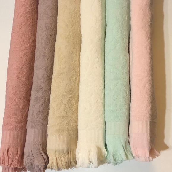 Luxury Flower Patterned Cotton Turkish Hand Towel - Picture 2 of 3